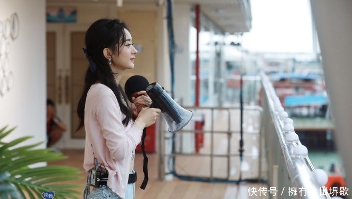  主管|200828《中餐厅》官博发布赵丽颖剧照十宫格 财务经理变成活力售楼主管