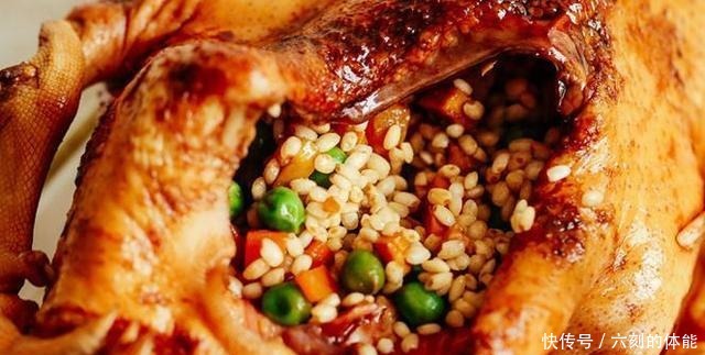 五谷丰登|寓意五谷丰登的八宝鸭,鲜香醇厚的糯米馅料,是道不错的宴客大菜