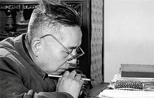 声张|明知新娘被调包他不声张，结婚后再娶2小妾，让妻子独守空房数年