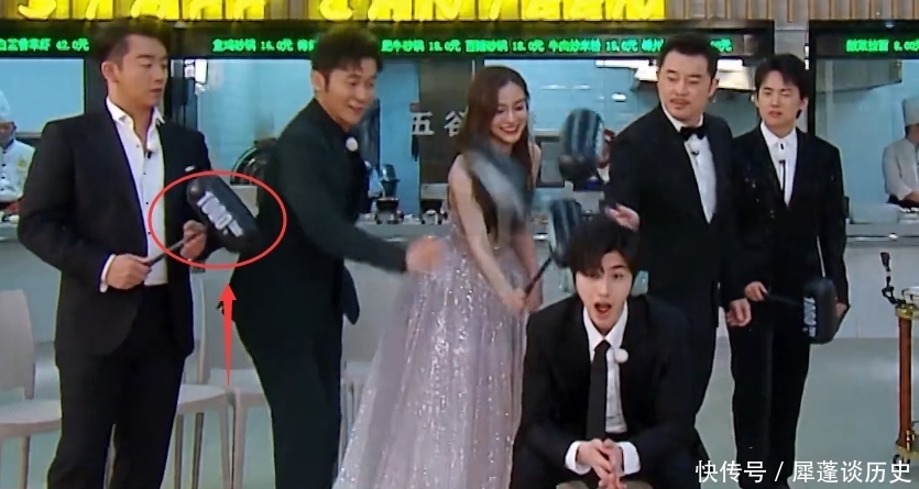 锤子|蔡徐坤答错问题,其他人直接上锤子,只有那谁对他手下留情