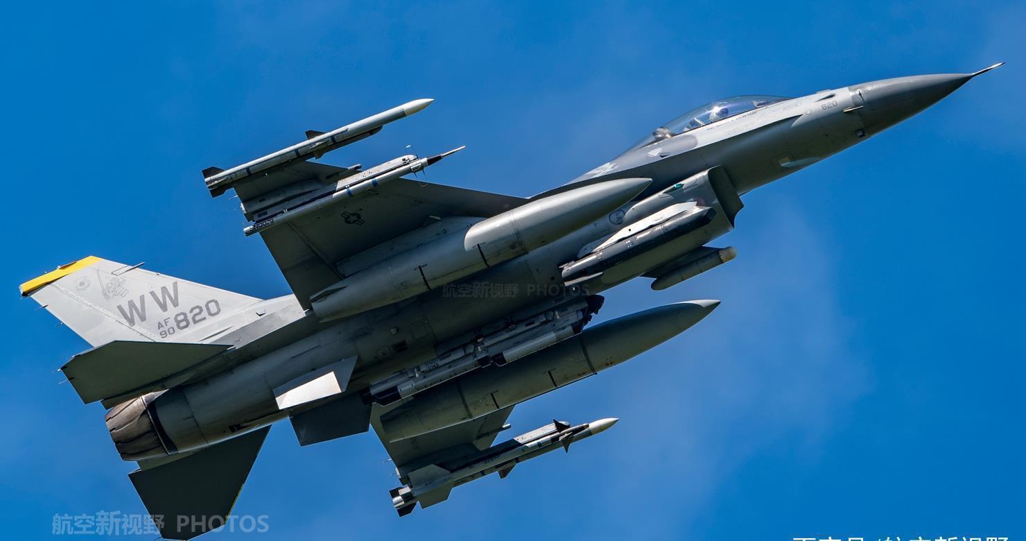 实拍|军迷深入国外基地实拍,美国空军F-16战斗机,服役多年不减当年