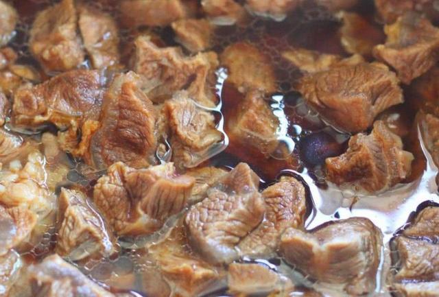  咬不烂往|炖牛肉嚼不动咬不烂往锅里扔几片这东西，牛肉软烂入味还好吃