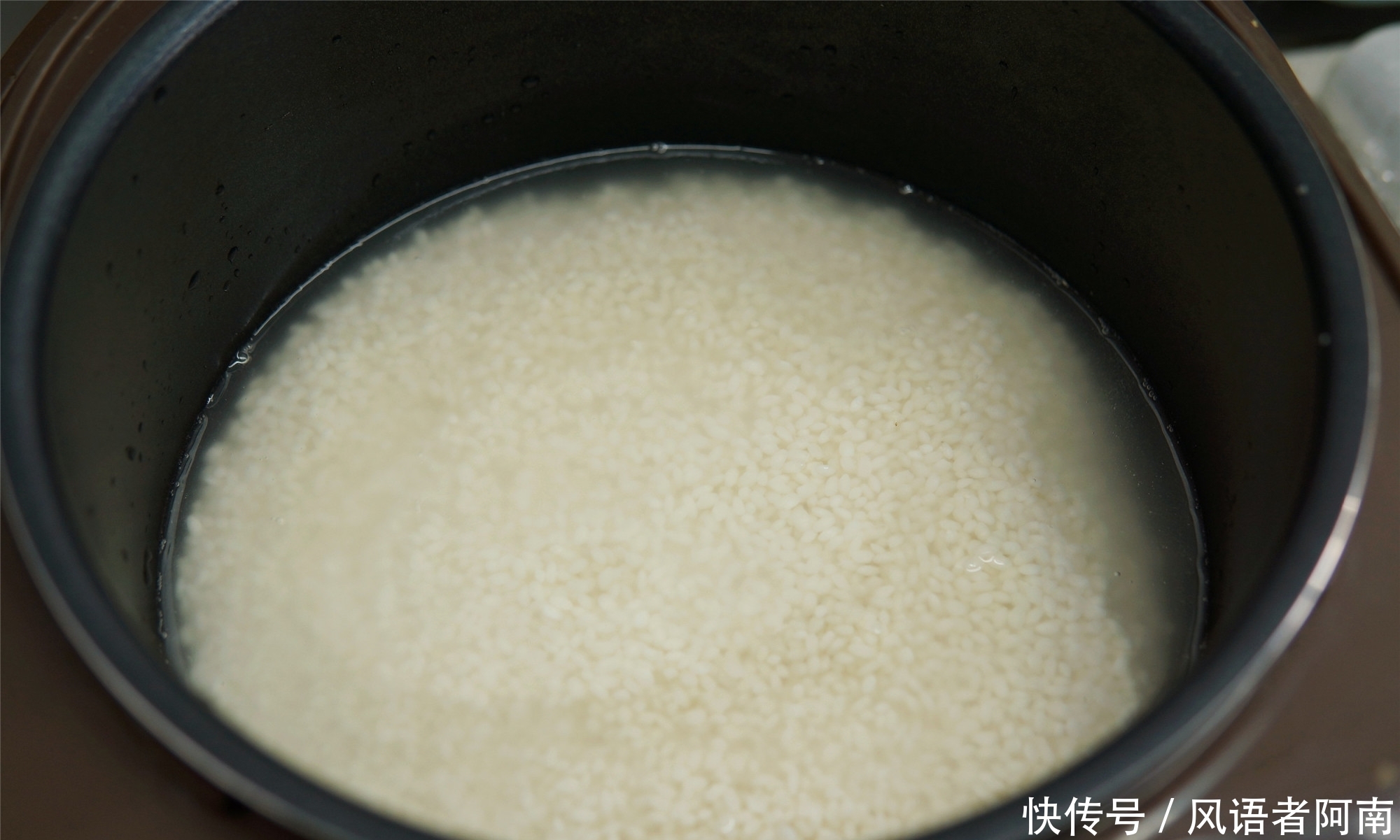 滋补|老一辈传下的好东西，秋天每天喝一碗，滋补又养颜，入秋后要多喝