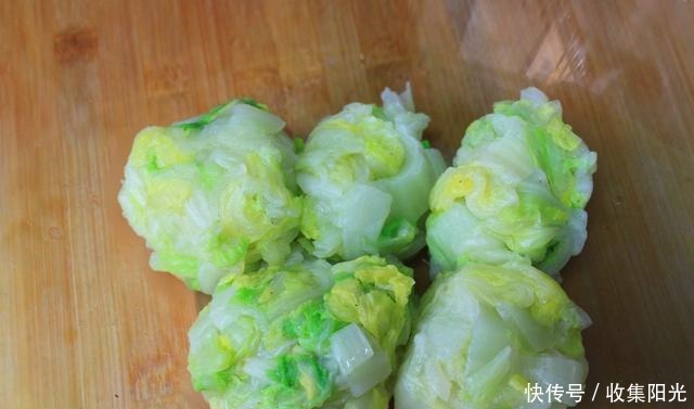 做法|白菜别炒着吃了,教你特色做法,酸爽开胃,下饭下酒特过瘾