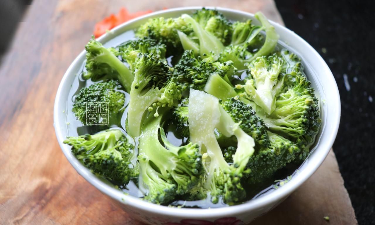  麻烦|6种尽量先焯水再炒的蔬菜，吃着更放心，提醒家人，麻烦些也值得