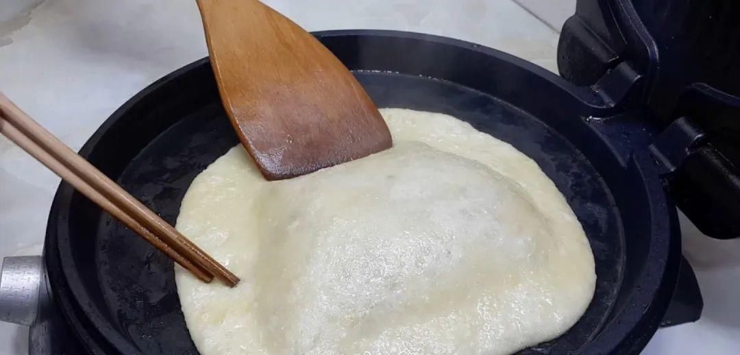 懒人|鸡蛋饼这样做太香了,教你懒人做法,鼓泡零失败,吃过就念念不忘!