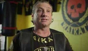 警察|这个黑帮不打架不抢劫，甚至联合警察驱逐毒贩