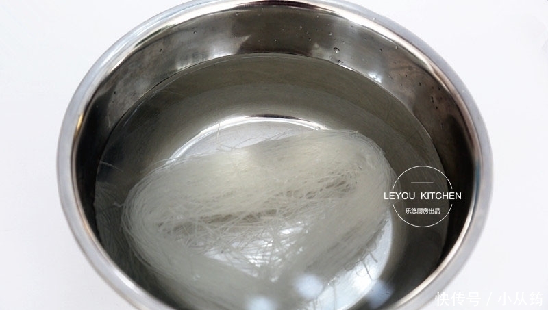 鲜美|用水煮的一道菜,一滴油没放,鲜美又清爽,连汤都不想剩下