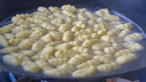 劲道|面条别再手擀了,用4根筷子做面,不用擀不用抻,劲道弹牙超过瘾