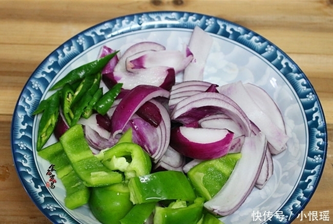 洋葱|父亲总是馋这菜,香辣下饭,烹调不放一滴油,每次早早就光盘