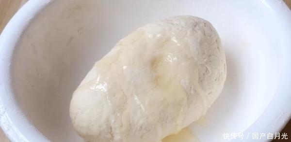 面包|用电饭锅做面包,不用一滴水,不用揉出手套膜,松软拉丝越嚼越香