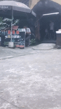 上街|妹子,你穿这样有个性的衣服上街,都不会觉得尴尬吗