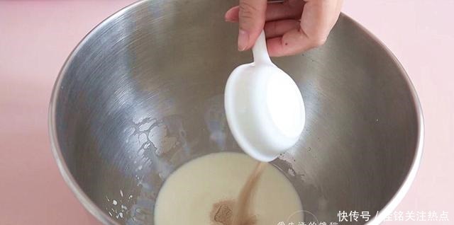 好吃|立秋后,我家早餐迷上吃它,有面粉就能做,蓬松暄软,好看又好吃