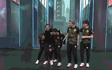 caps塞拉斯|LOL除尺帝外GEN全员不在状态,G2晋级四强赛后整活太吸粉!