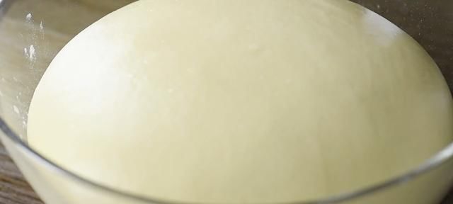 高筋面粉|面包新做法,只要面里加4个鸡蛋,不用和面不揉面,好吃又简单