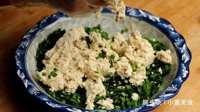  家常|豆腐最简单的家常早餐的做法，不揉面不和面，出锅比吃肉还香
