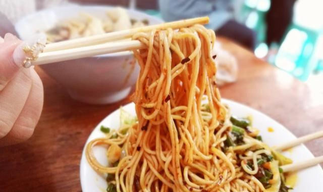 手抓饼|体重过百的朋友看过来,吃早餐不要碰这4种食物,卡路里比肉还高