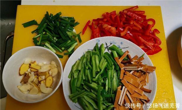 爆炒|邻居扔的鸡杂我拿来爆炒,不需要多丰富的配菜,出锅后可口又下饭