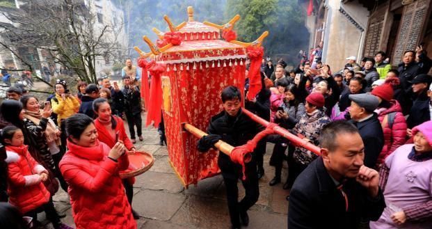 出新|天价彩礼后，在农村结婚又出新要求，1动2住3不管，你家是否这样