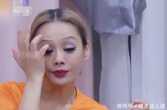  饭桌|蓝盈莹饭桌前跳舞，却没一人理会，看见大家此时的表情太尴尬