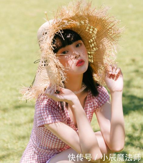 小姐姐|迷人的泳衣小姐姐，嫣然一笑的迷人气质，尽显女性美的时尚感