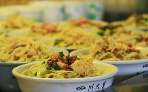 毕业|这所大学用食堂征服学生,饭菜香到哭,学生不想毕业,没吃够