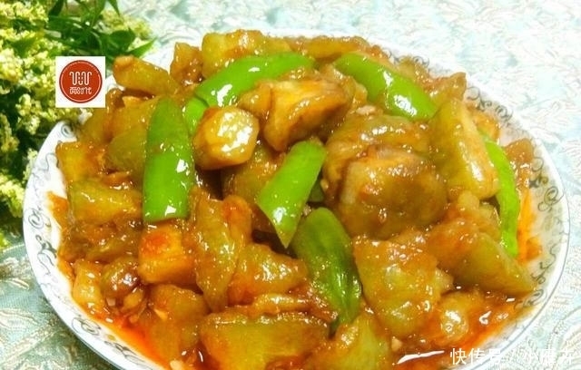 试试|红烧茄子家庭做法，软嫩入味，鲜香适口，吃多少都不腻，快试试吧