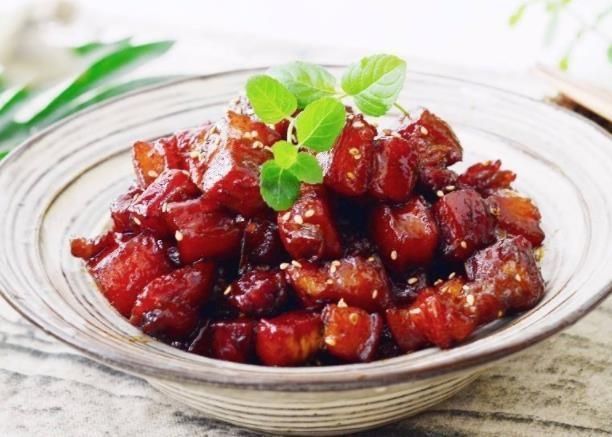 好吃|夏天这种常见的饮料,拿来炖肉才是王道,香而不腻,好吃还解馋