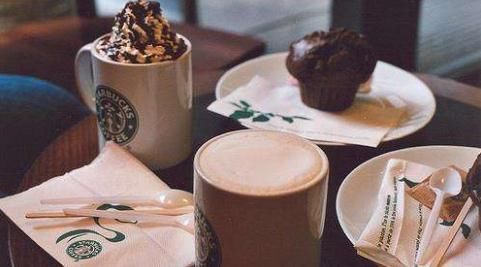 星巴克|去星巴克,你有认真看过店员围裙“颜色”吗,碰到棕围裙就血赚了