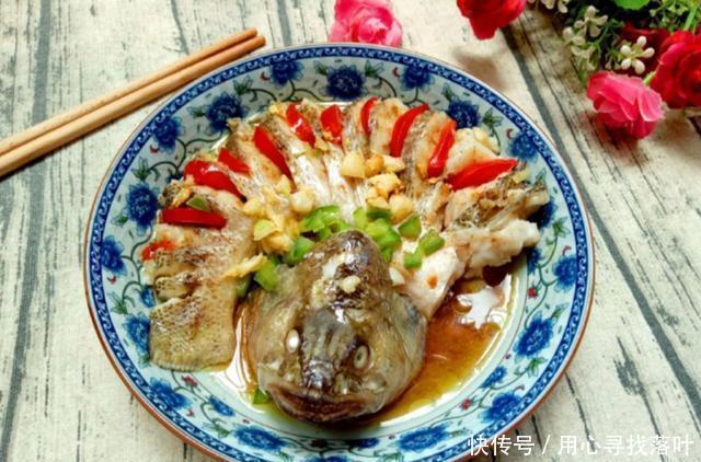上桌|鲜香嫩滑的清蒸鲈鱼,简单一蒸端上桌,营养丰富真下饭,安排