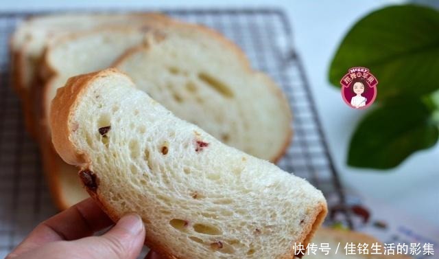 高筋面粉|想吃面包自己做,连烤箱都不开,营养暄软有嚼劲,抓两片能当饭