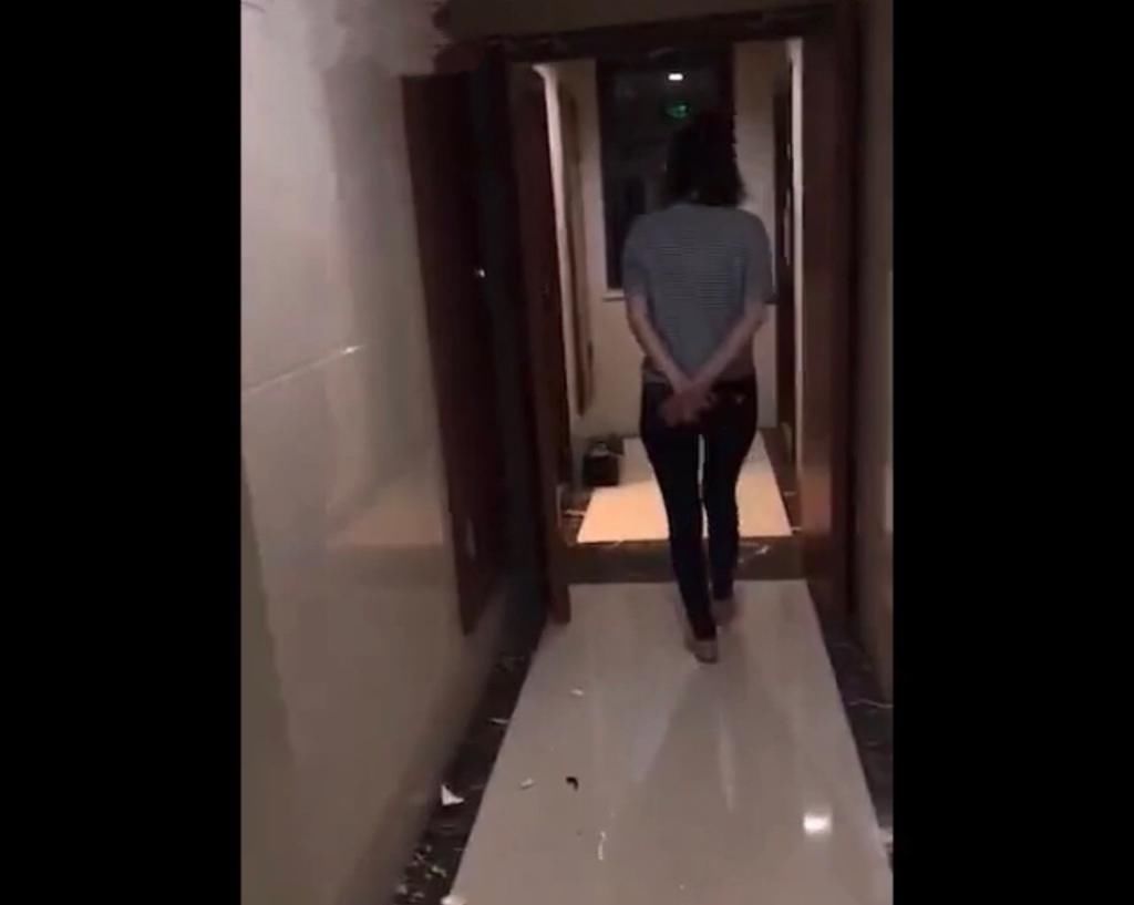 公司|半夜四点叫开锁公司开锁，锁开后，女子却关上房门拒付钱