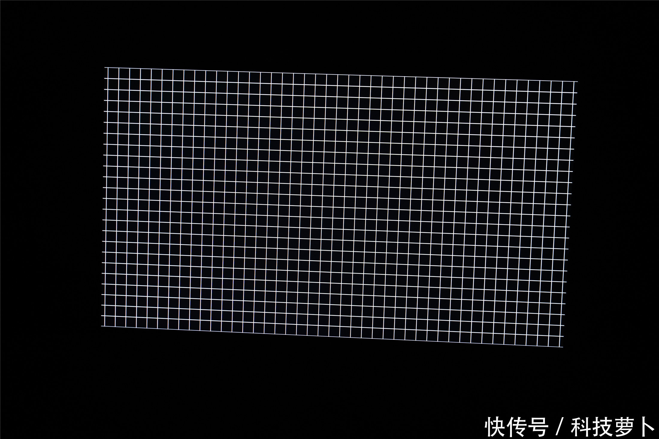  全球|全球首款240Hz+3ms电竞便携显示器，ROG XG17AHP评测