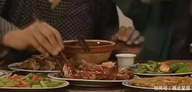 饭菜|还珠格格饭菜是假的,家有儿女也是假的,这部剧虽剧组穷,但饭菜是真的