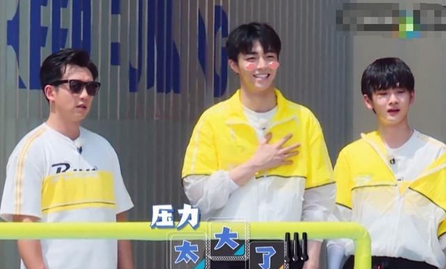 不慎|蒋依依录节目不慎脱妆,大熊猫眼超抢镜,掉妆后这模样没开玩笑