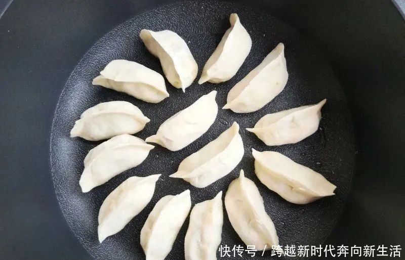 清爽|三伏天,多给家人吃饺子,清爽不腻,护脾胃营养好,一盘吃不够