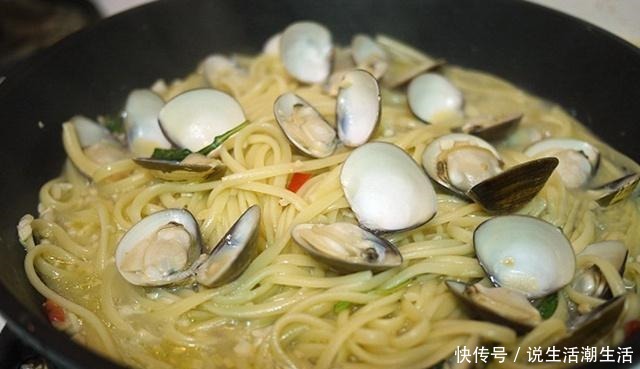 蒜末橄榄油|懒人晚餐,营养美味的意大利海鲜面,简单易学,做了两碗都不够吃