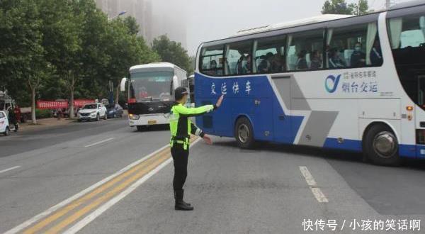  烟台交警|搞笑段子：晚饭之后躺在沙发上玩手机，手机快没电了，就喊老公