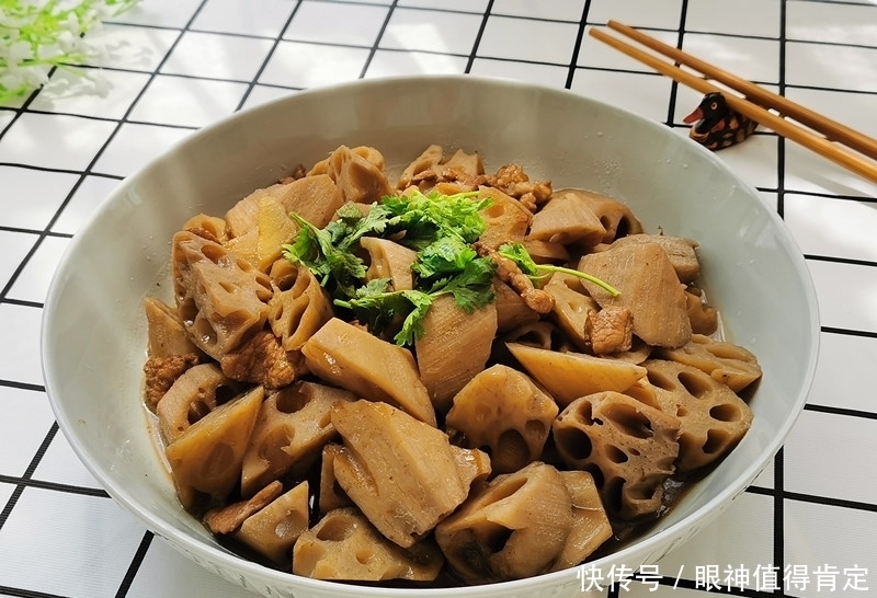 汤汁|初秋,白莲藕这样做又香又面,汤汁拌饭丁点不剩,家人都爱吃!