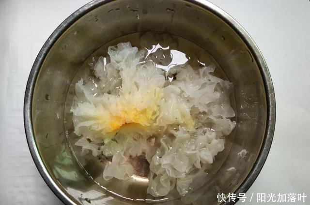  常喝|紫薯和“它”一起炖，女性常喝淡化斑点，脸色红润，不化妆也漂亮