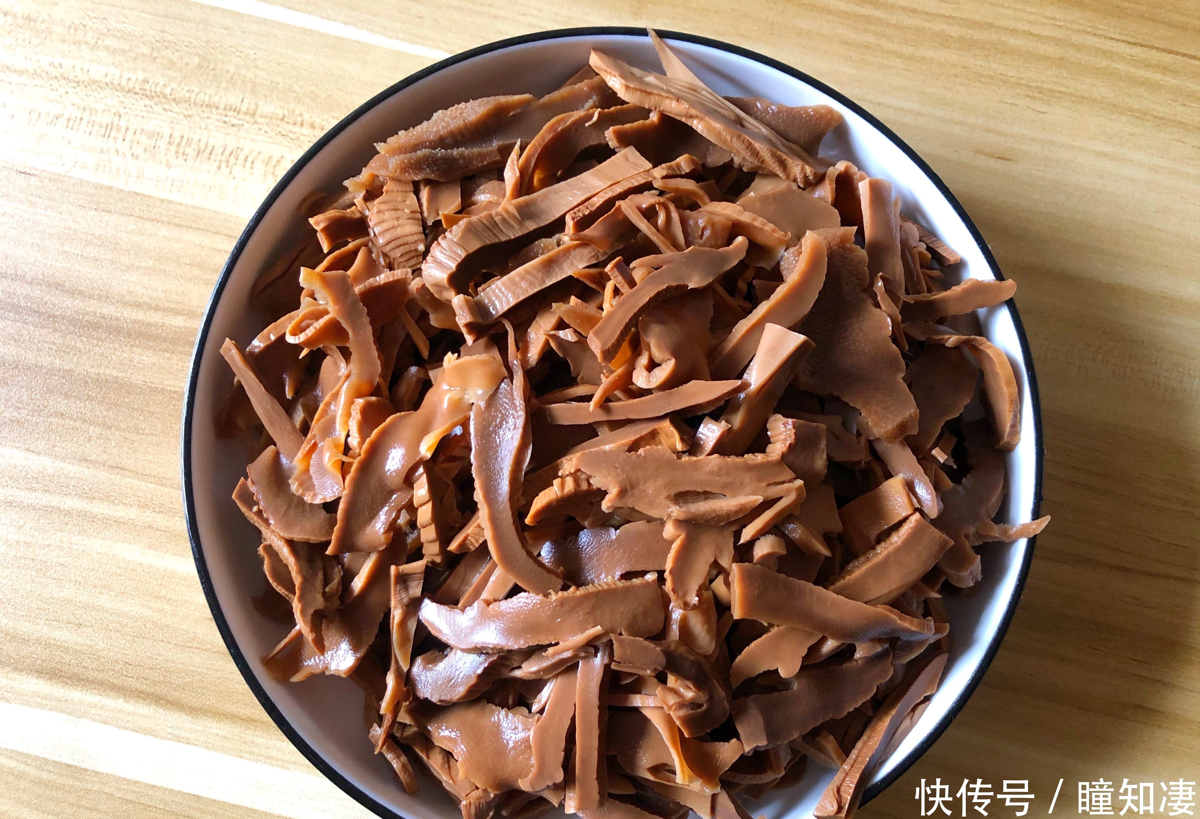 下饭|这食材,我每次遇到必买,一斤30元,简单一做,鲜香美味又下饭