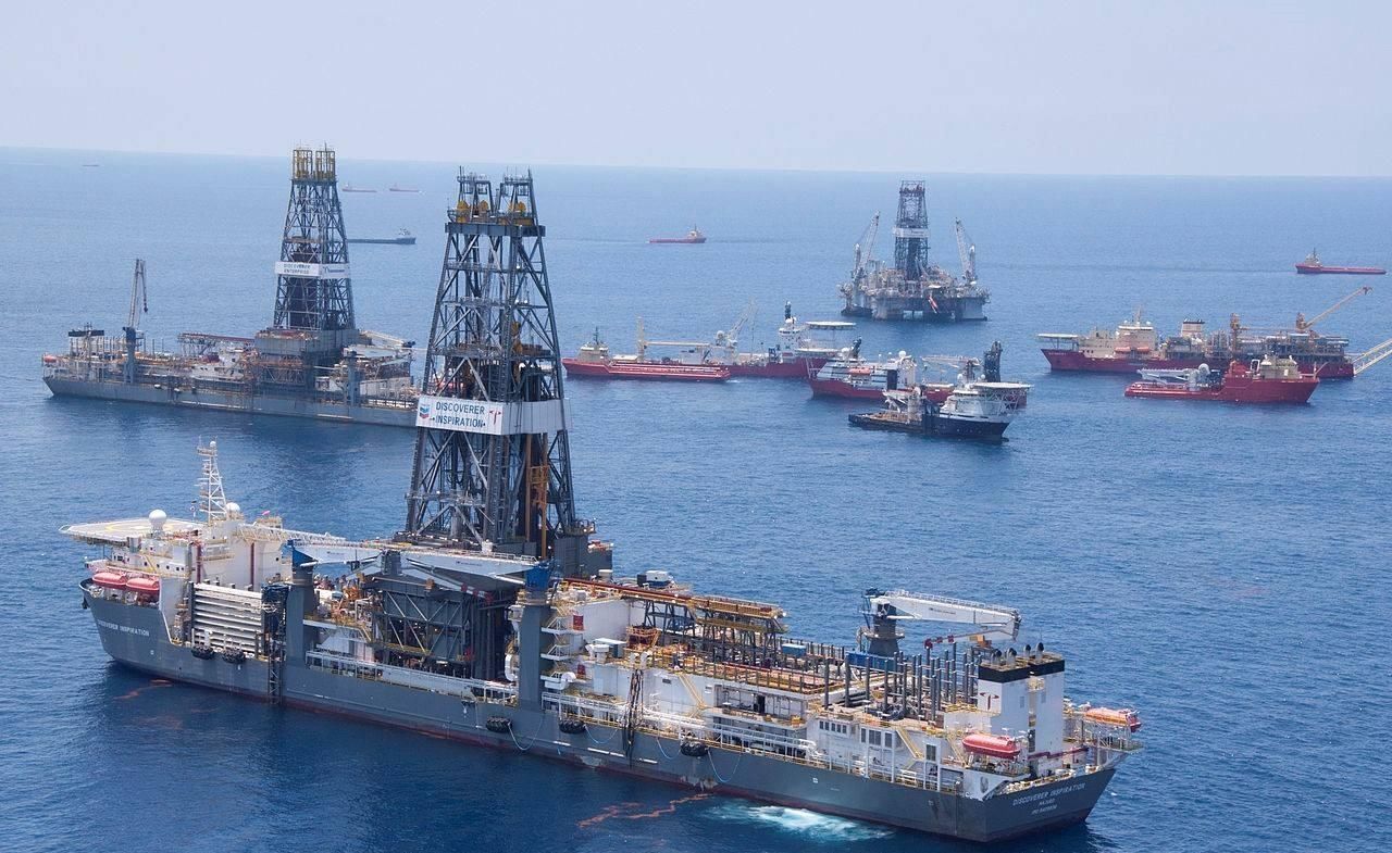  石油|本身缺油的中国，还要出口石油？还便宜？原因是这个