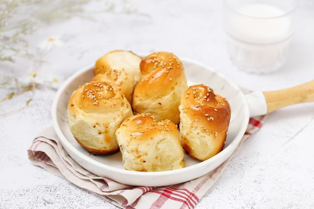 儿时|儿时最爱的蜂蜜小面包,每周都要烤上两盘,松软香甜比买的还好!