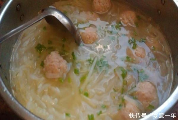 营养|白萝卜肉丸汤这样做真好吃,既简单又营养,每次做都不够全家人吃