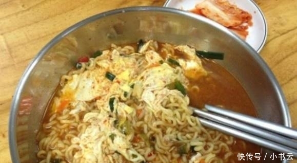 骗人|原来韩剧里都是骗人的,留学生拍下真实照片,天天都是吃这些菜!