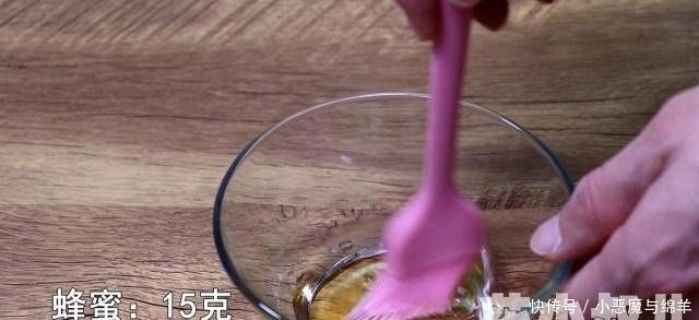  油腻|烤鸭只用一勺盐和酱油，味道不油腻，你一看就会有食欲