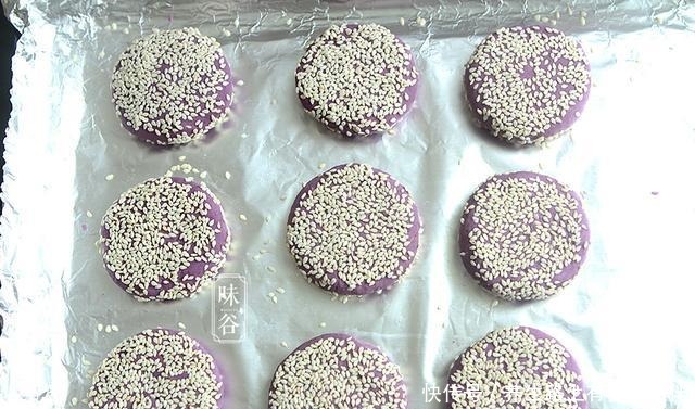 紫薯饼|早餐不用出去买了,紫薯这样做早餐,软糯香甜有营养,孩子抢着吃