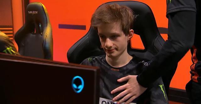  培养|Fnatic晋级决赛！培养了2年的新中单暴打Caps