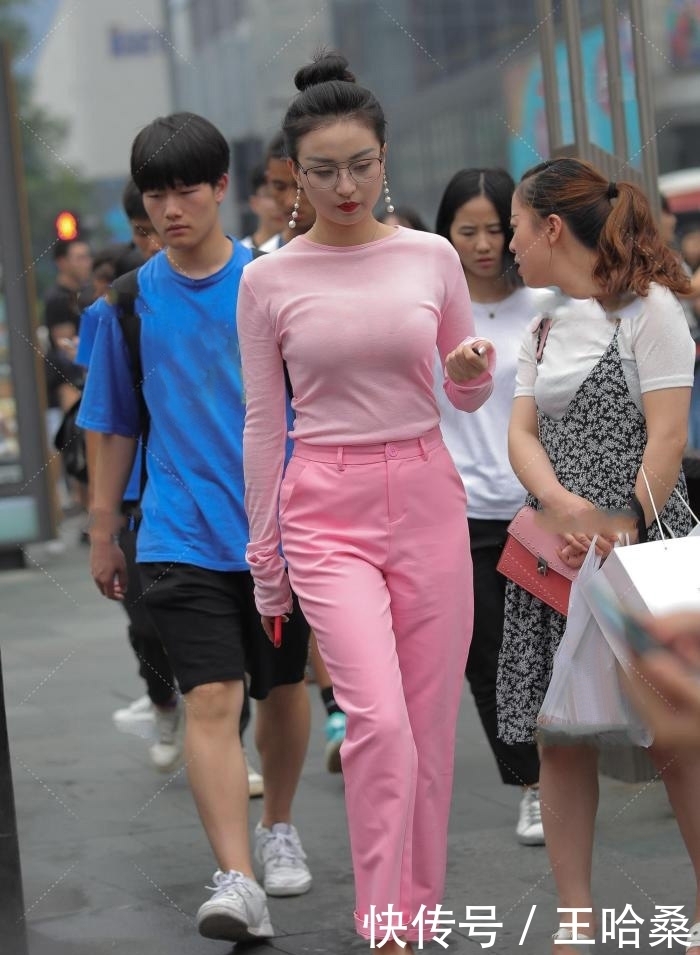 小姐姐|短裤已成过去式,气质女生的秋季长裤穿搭,休闲大方又好看