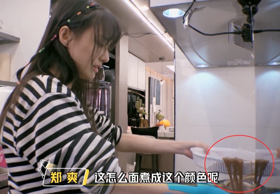 退款|郑爽网购冷面不满颜色太黄,申请退款还要给差评被疑故意刁难商家